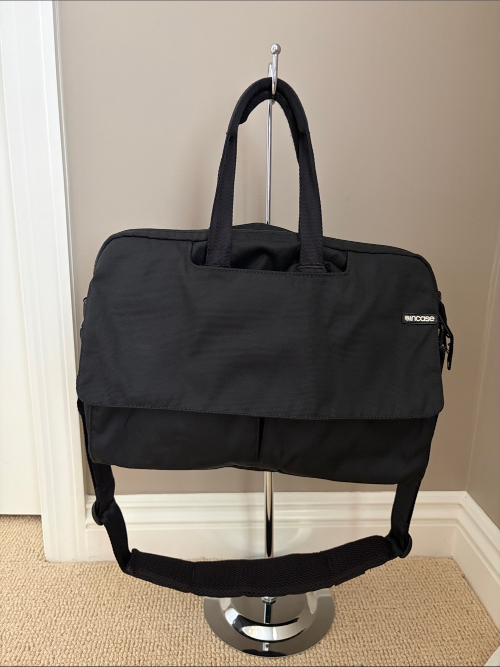 Incase Black Laptop Briefcase with Shoulder Strap